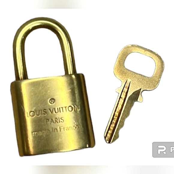 LOUIS VUITTON AUTHENTIC LOCK ๐ AND KEY ๐ โจ๏ธ๐328โจ๏ธ - Picture 3 of 4